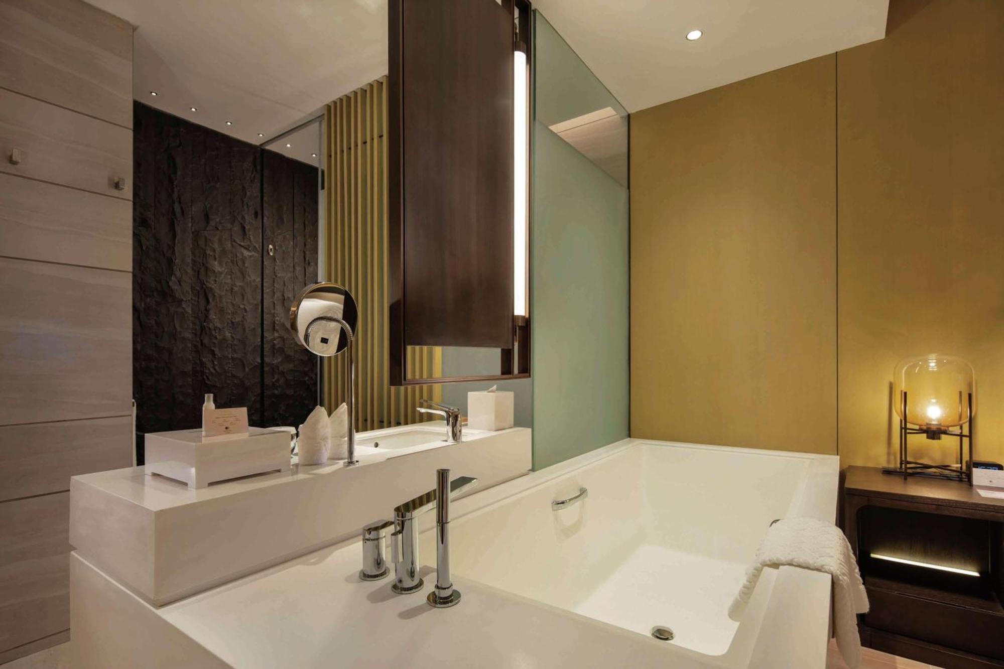 ดับเบิลทรี รีสอร์ต บาย ฮิลตัน ไห่หนาน - ซิงหลง เลคไซด์ Hotel ว่านหนิง ภายนอก รูปภาพ