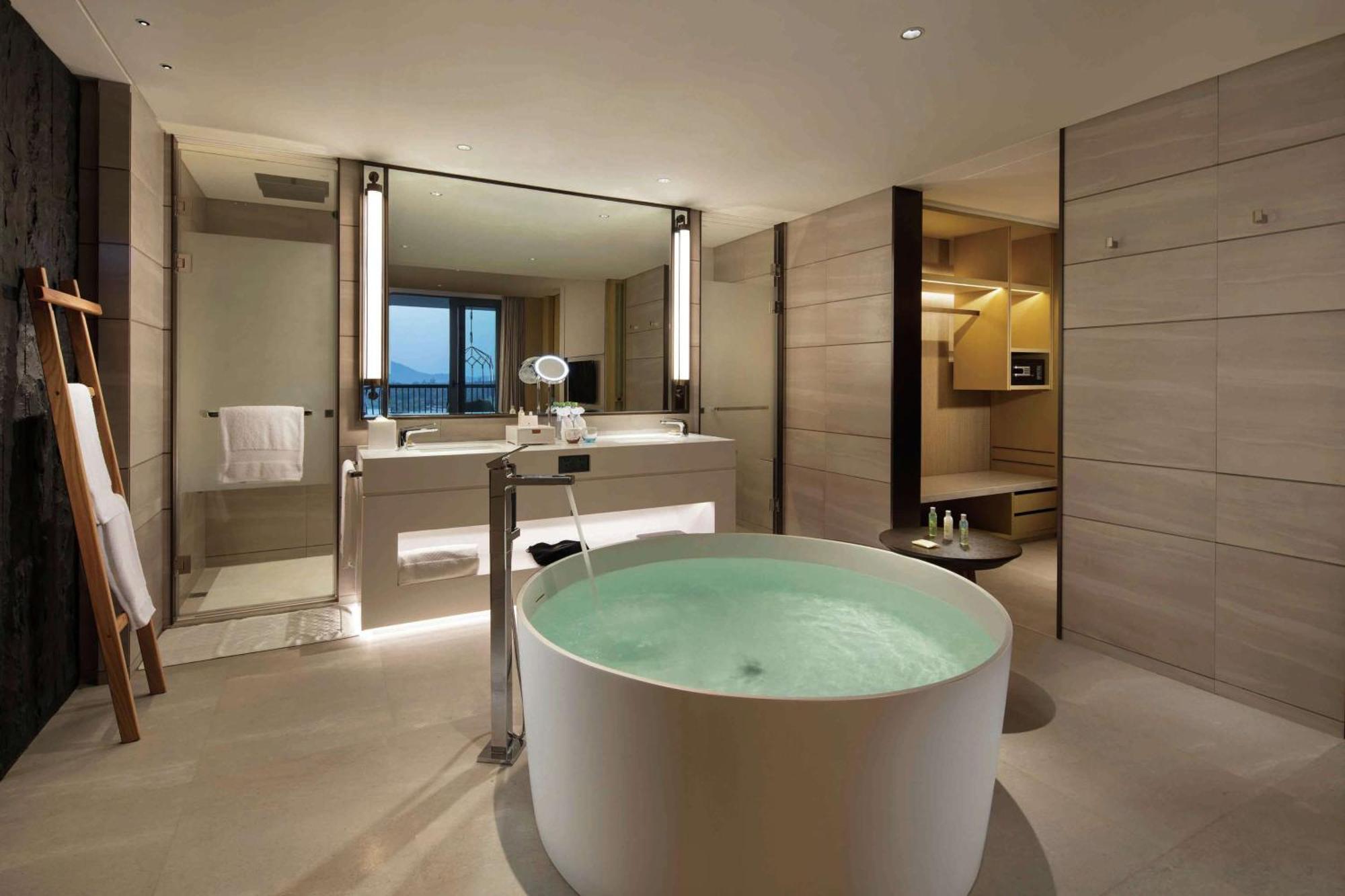 ดับเบิลทรี รีสอร์ต บาย ฮิลตัน ไห่หนาน - ซิงหลง เลคไซด์ Hotel ว่านหนิง ภายนอก รูปภาพ